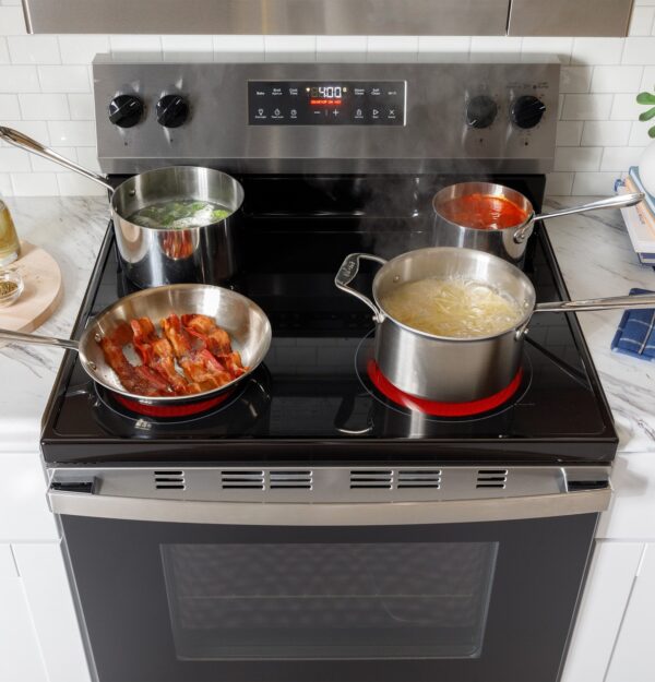 GE 30″ Freestanding Electric Range